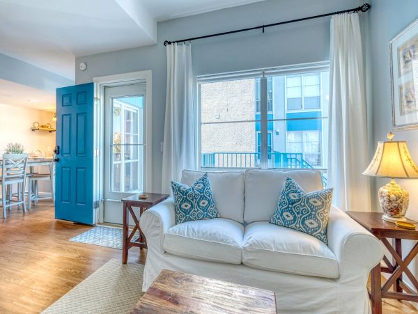 Waterfront Townhome Cottage Styled For Four Guests