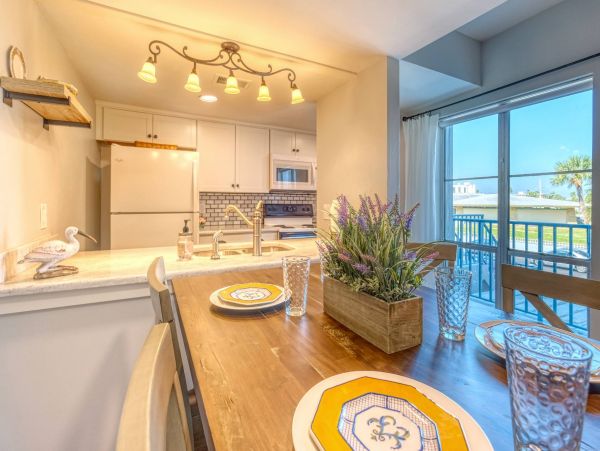 Waterfront Townhome Cottage Styled For Four Guests