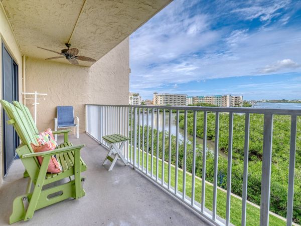 Indian Shores 2 Bedroom Vacation Condo with Bay Views