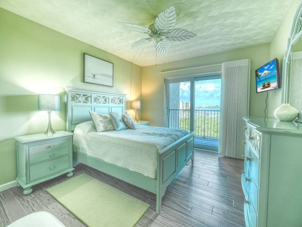 Indian Shores 2 Bedroom Vacation Condo with Bay Views