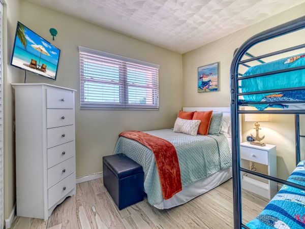 Indian Shores 2 Bedroom Vacation Condo with Bay Views