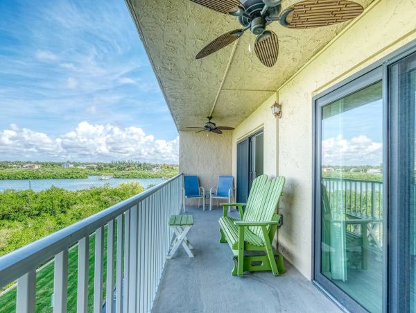 Indian Shores 2 Bedroom Vacation Condo with Bay Views
