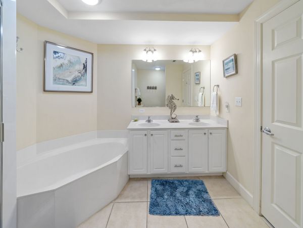 Panama City Beach 3 Bedroom/2 Bath Vacation Home Sleeps 11 Guests