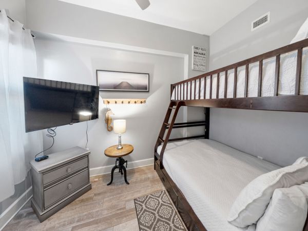 Panama City Beach 3 Bedroom/2 Bath Vacation Home Sleeps 11 Guests