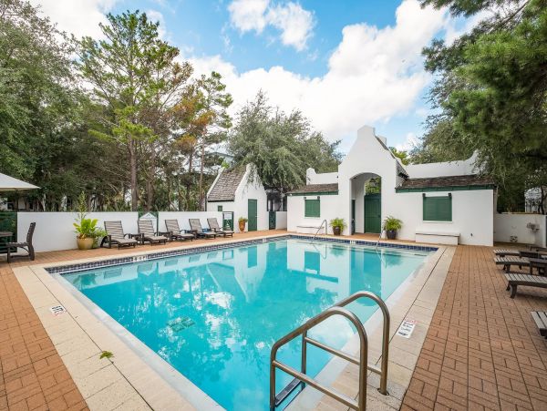 Luxury 4 Bedroom Vacation Home in Rosemary Beach Close to Beach