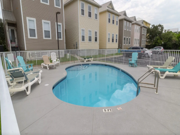 4 bedroom-4 Bathroom House across the street from the beach with community pool