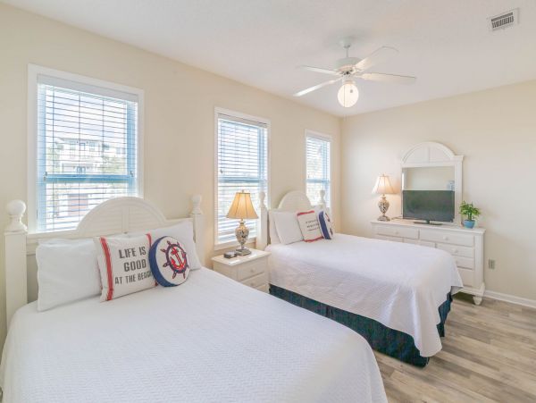 4 bedroom-4 Bathroom House across the street from the beach with community pool