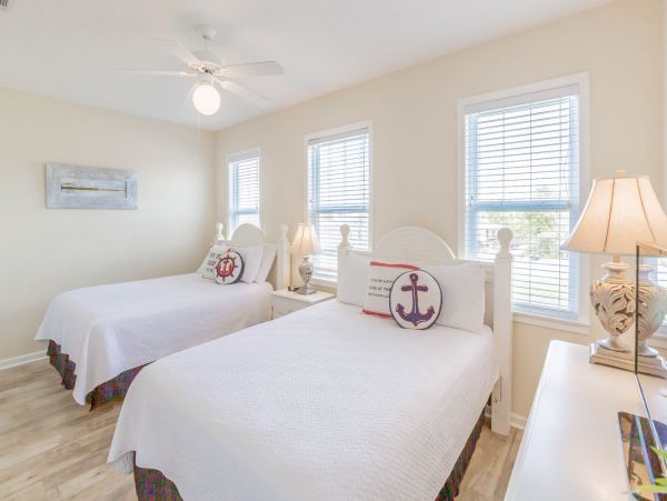 4 bedroom-4 Bathroom House across the street from the beach with community pool