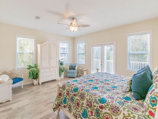 4 bedroom-4 Bathroom House across the street from the beach with community pool