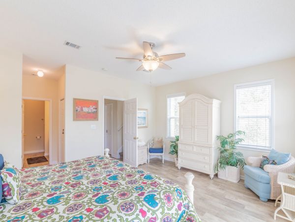 4 bedroom-4 Bathroom House across the street from the beach with community pool