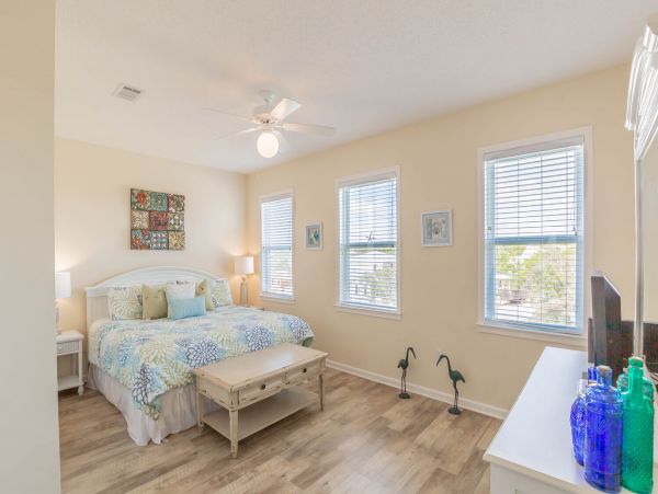 4 bedroom-4 Bathroom House across the street from the beach with community pool