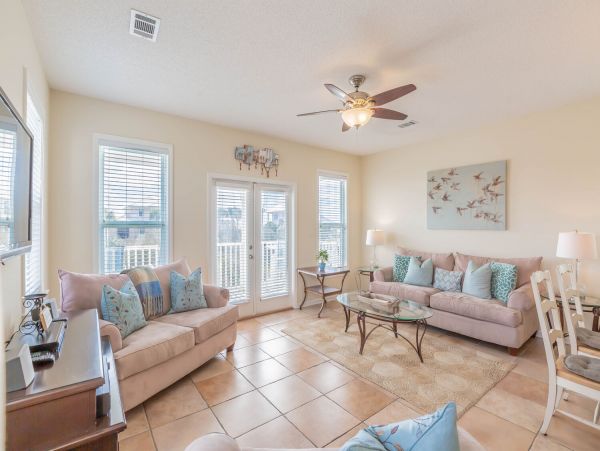 4 bedroom-4 Bathroom House across the street from the beach with community pool
