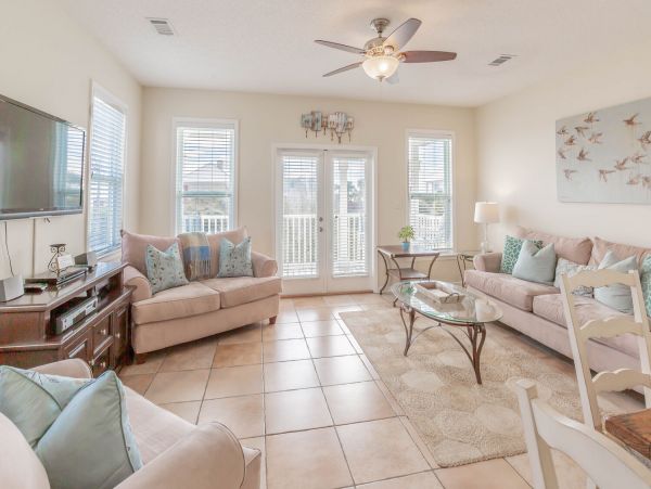 4 bedroom-4 Bathroom House across the street from the beach with community pool