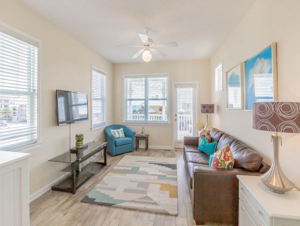 4 bedroom-4 Bathroom House across the street from the beach with community pool