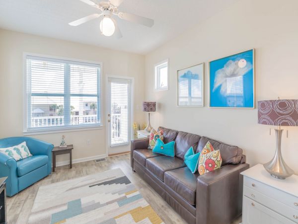 4 bedroom-4 Bathroom House across the street from the beach with community pool