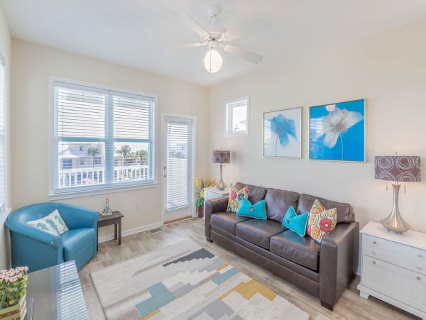 4 bedroom-4 Bathroom House across the street from the beach with community pool