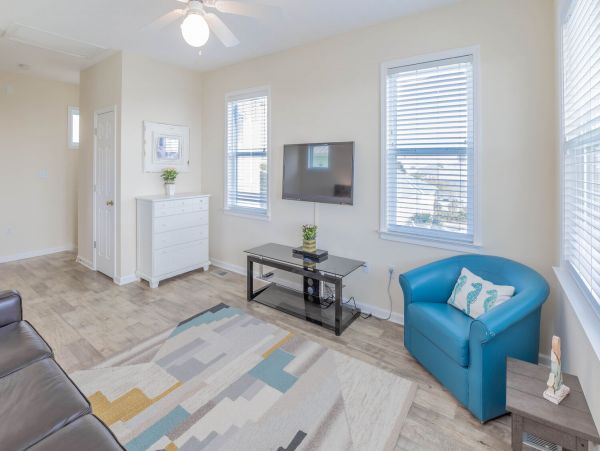 4 bedroom-4 Bathroom House across the street from the beach with community pool