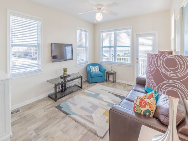 4 bedroom-4 Bathroom House across the street from the beach with community pool