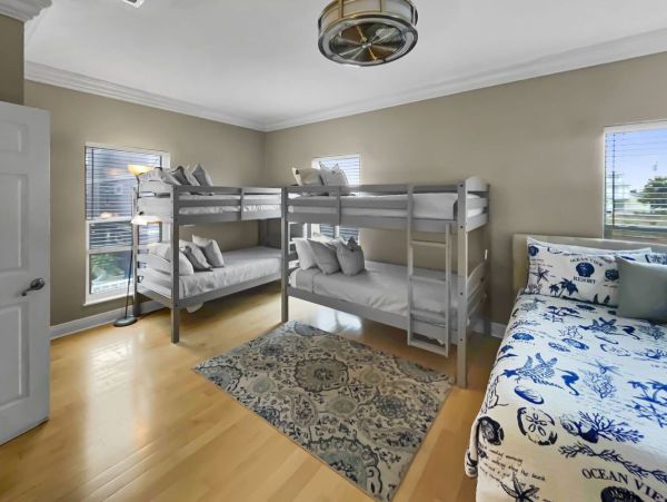 Panama City Beach Lovely Three Bedroom Stroll to Beach Home