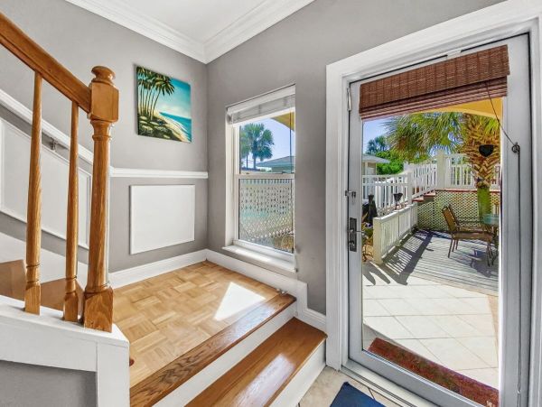Panama City Beach Lovely Three Bedroom Stroll to Beach Home