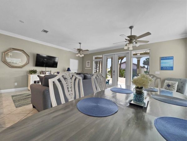 Panama City Beach Lovely Three Bedroom Stroll to Beach Home