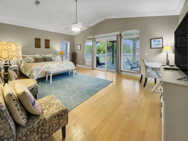Panama City Beach Lovely Three Bedroom Stroll to Beach Home