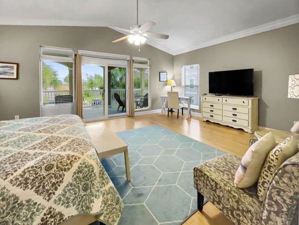 Panama City Beach Lovely Three Bedroom Stroll to Beach Home