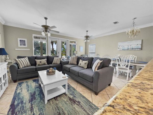 Panama City Beach Lovely Three Bedroom Stroll to Beach Home