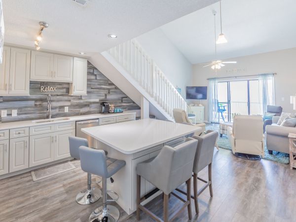 A Lovely One Bedroom Plus Loft Sleeps 7 Guests