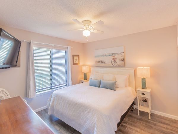 A Lovely One Bedroom Plus Loft Sleeps 7 Guests