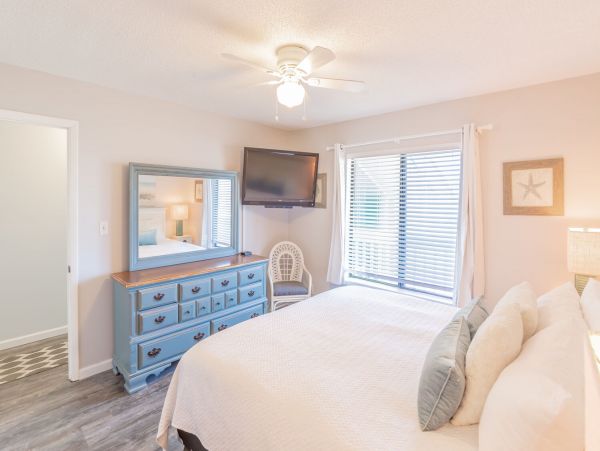 A Lovely One Bedroom Plus Loft Sleeps 7 Guests