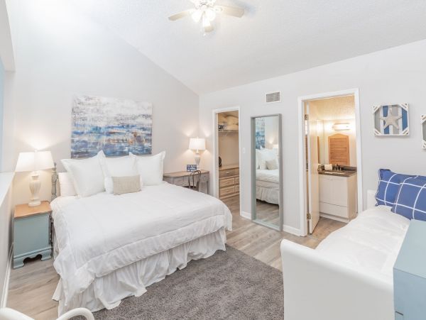 A Lovely One Bedroom Plus Loft Sleeps 7 Guests