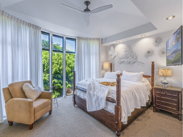 Three Bedroom Luxury Steps to Beach Vacation Home