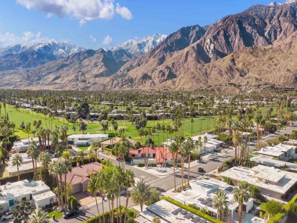 Luxury  Palm Springs Vacation Home Three Bedrooms