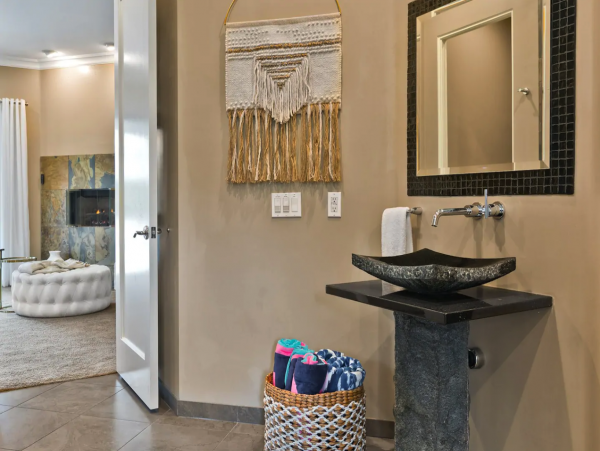 Luxury  Palm Springs Vacation Home Three Bedrooms