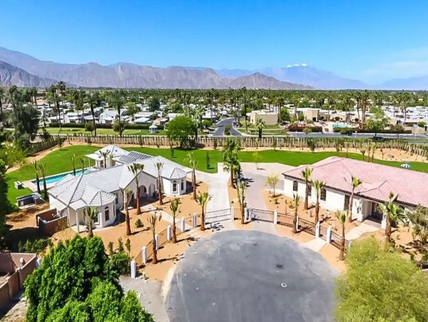 Indio Luxury Six Bedroom Vacation Home with Pool & Spa