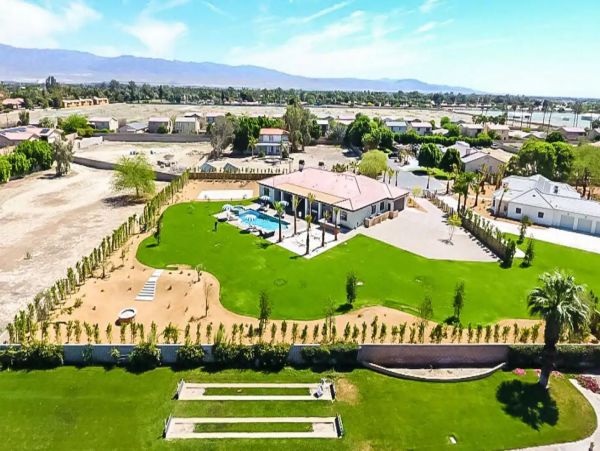 Indio Luxury Six Bedroom Vacation Home with Pool & Spa