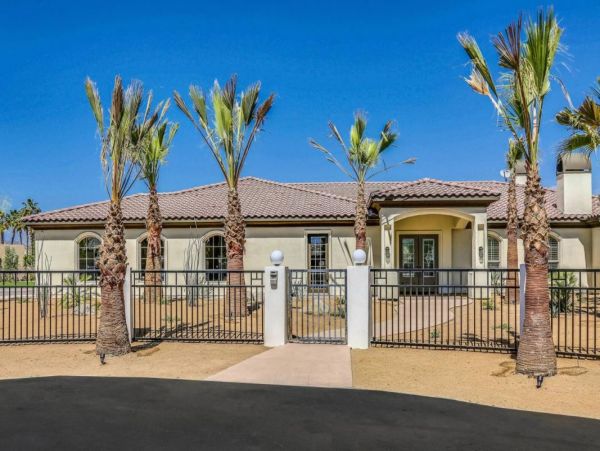 Indio Luxury Six Bedroom Vacation Home with Pool & Spa