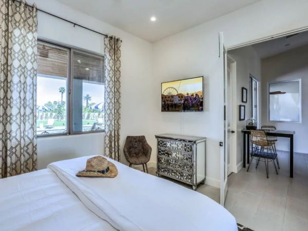 Indio Luxury Six Bedroom Vacation Home with Pool & Spa
