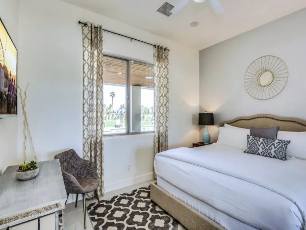 Indio Luxury Six Bedroom Vacation Home with Pool & Spa