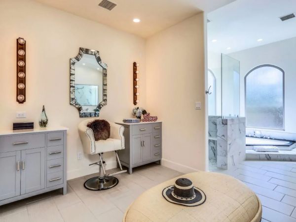 Indio Luxury Six Bedroom Vacation Home with Pool & Spa