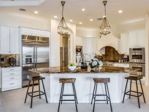 Indio Luxury Six Bedroom Vacation Home with Pool & Spa