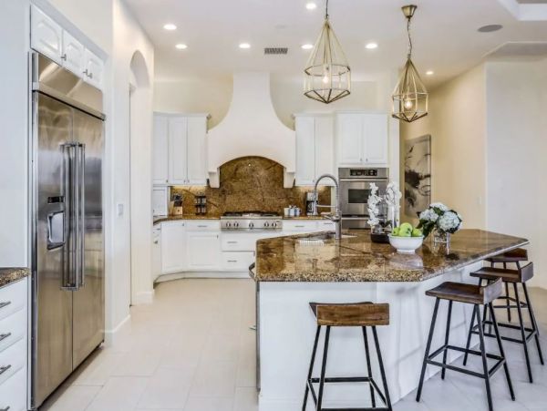 Indio Luxury Six Bedroom Vacation Home with Pool & Spa
