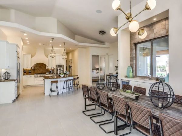 Indio Luxury Six Bedroom Vacation Home with Pool & Spa