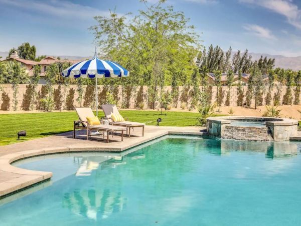 Indio Luxury Six Bedroom Vacation Home with Pool & Spa