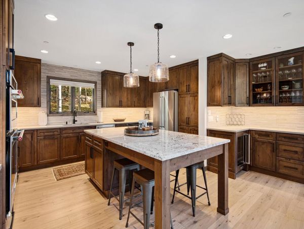 Incredible 5 Bedroom Vail Vacation Chalet Short Walk to Lift