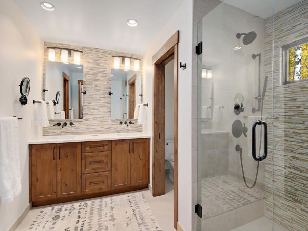 Incredible 5 Bedroom Vail Vacation Chalet Short Walk to Lift