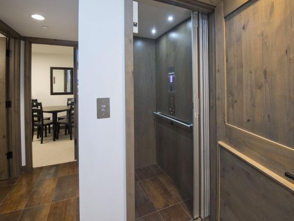 Incredible 5 Bedroom Vail Vacation Chalet Short Walk to Lift