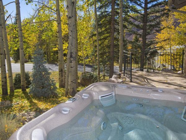 Incredible 5 Bedroom Vail Vacation Chalet Short Walk to Lift