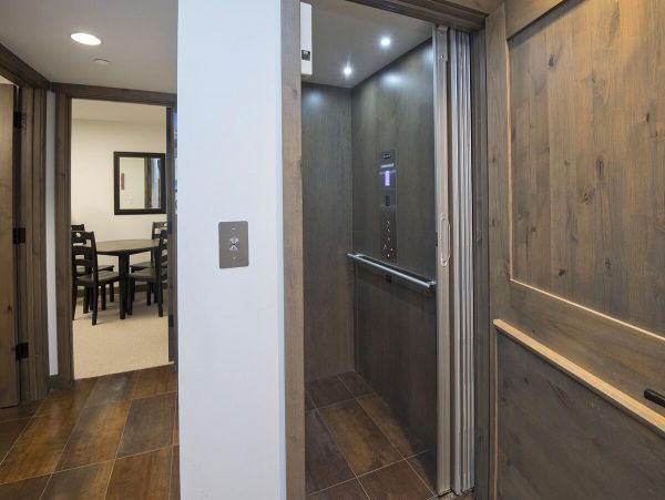Incredible 5 Bedroom Vail Vacation Chalet Short Walk to Lift
